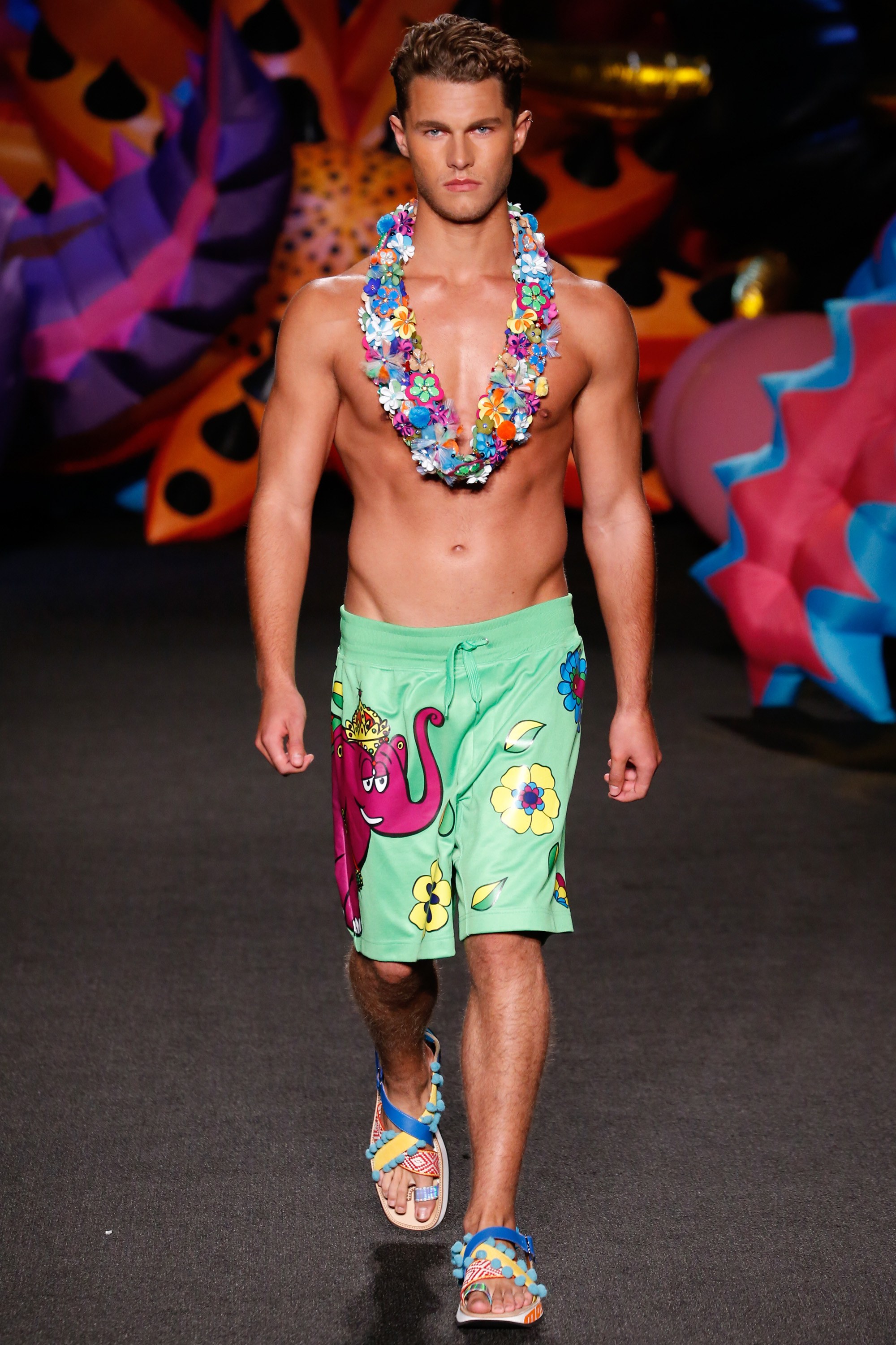 Bộ sưu tập thời trang Moschino Resort 2017 -ellevietnam 39