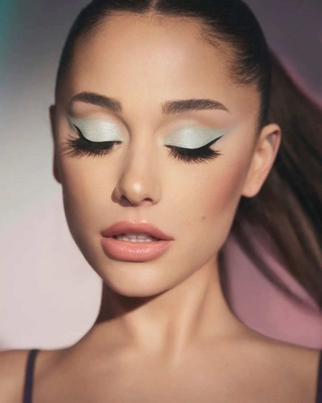 chân mày điêu khắc Ariana chân mày Ariana