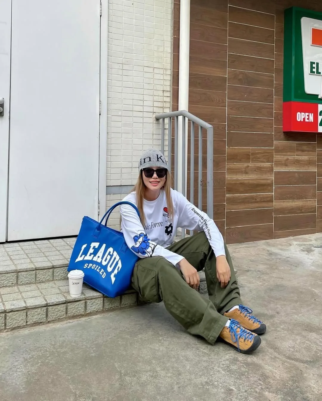Túi tote xanh dương thương hiệu Spoiled