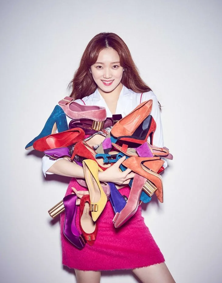 Lee Sung Kyung và Suki Waterhouse đồng hành cùng dự án mới của Salvatore Ferragamo Lee Sung Kyung và Suki Waterhouse đồng hành cùng dự án mới của Salvatore Ferragamo