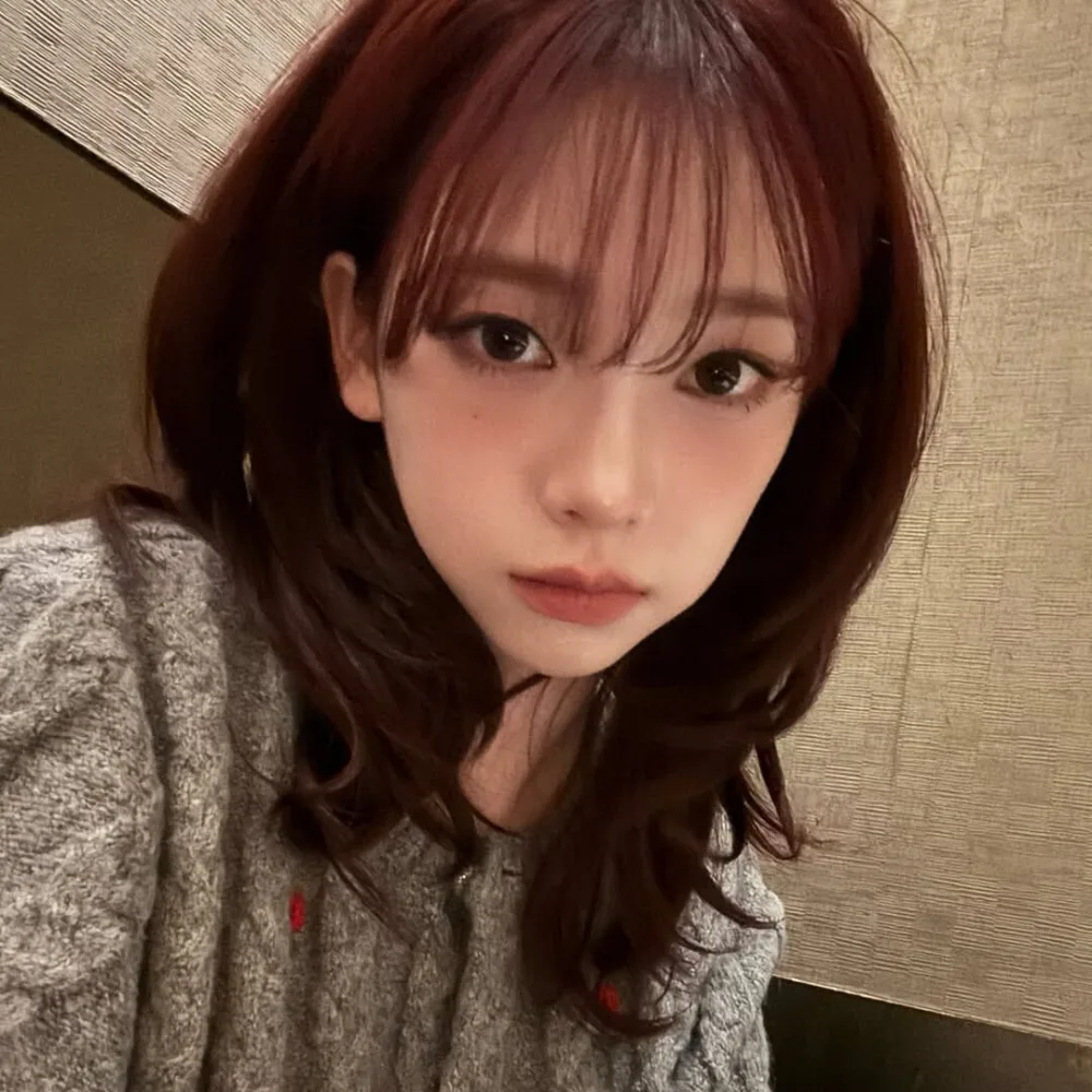 Karina (aespa) với mái tóc cắt ngắn ngang vai