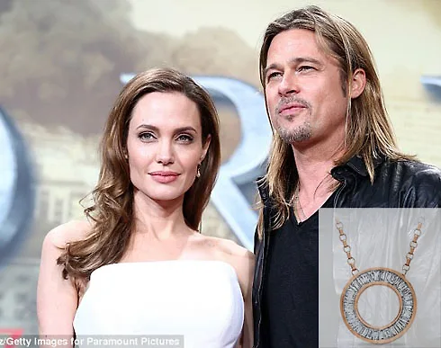 Angelina Jolie được Brad Pitt tặng trang sức trị giá hơn 5 tỉ đồng