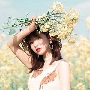 cô gái có gương mặt v-line xinh đẹp