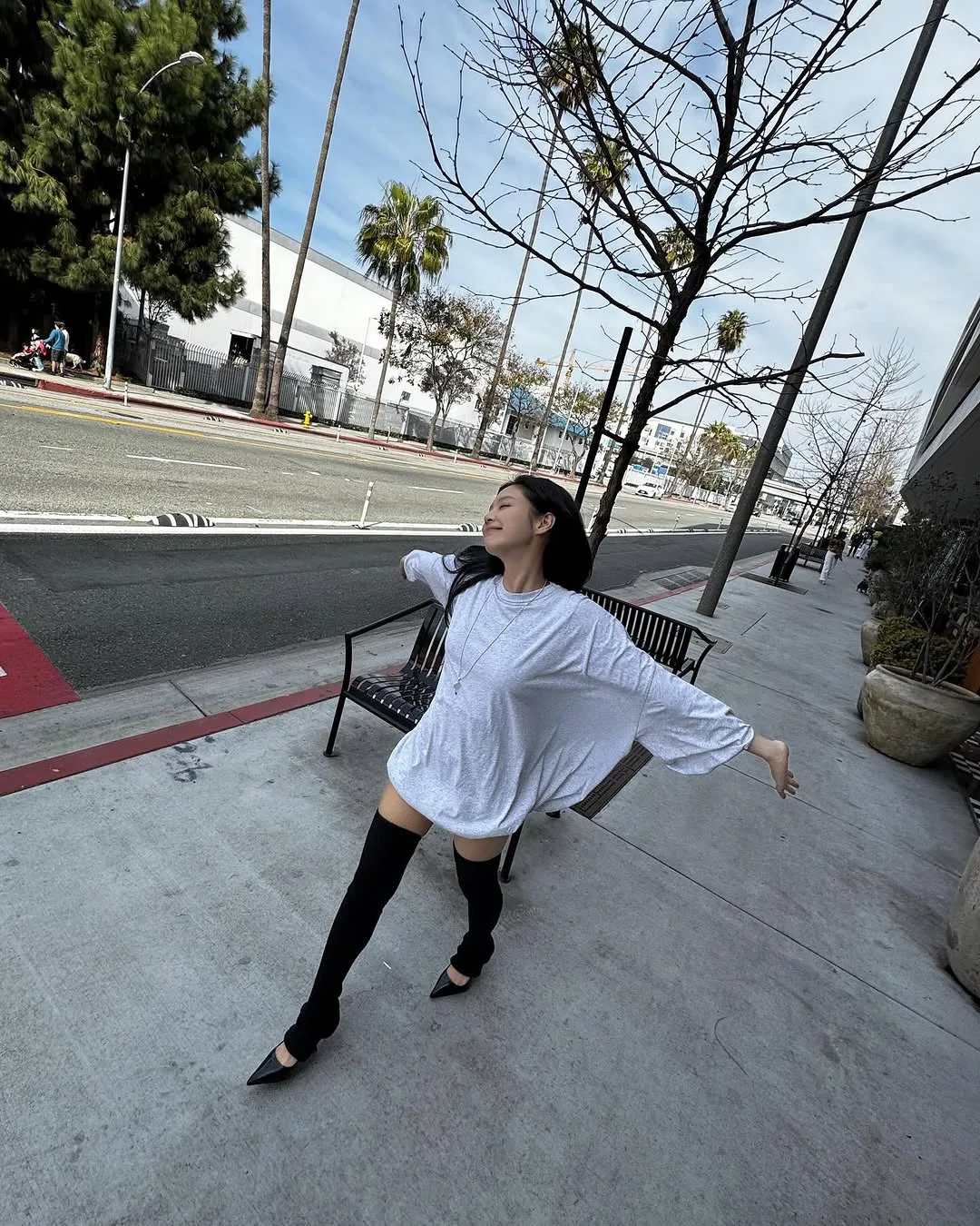 jennierubyjane diện áo thun tay dài oversized