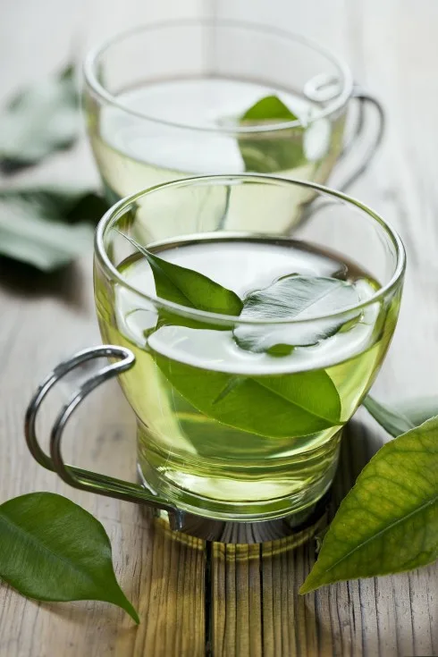 Trà xanh giúp cơ thể sản xuất chất chống oxy hóa ngăn cản sự gia tăng tế bào ung thư.