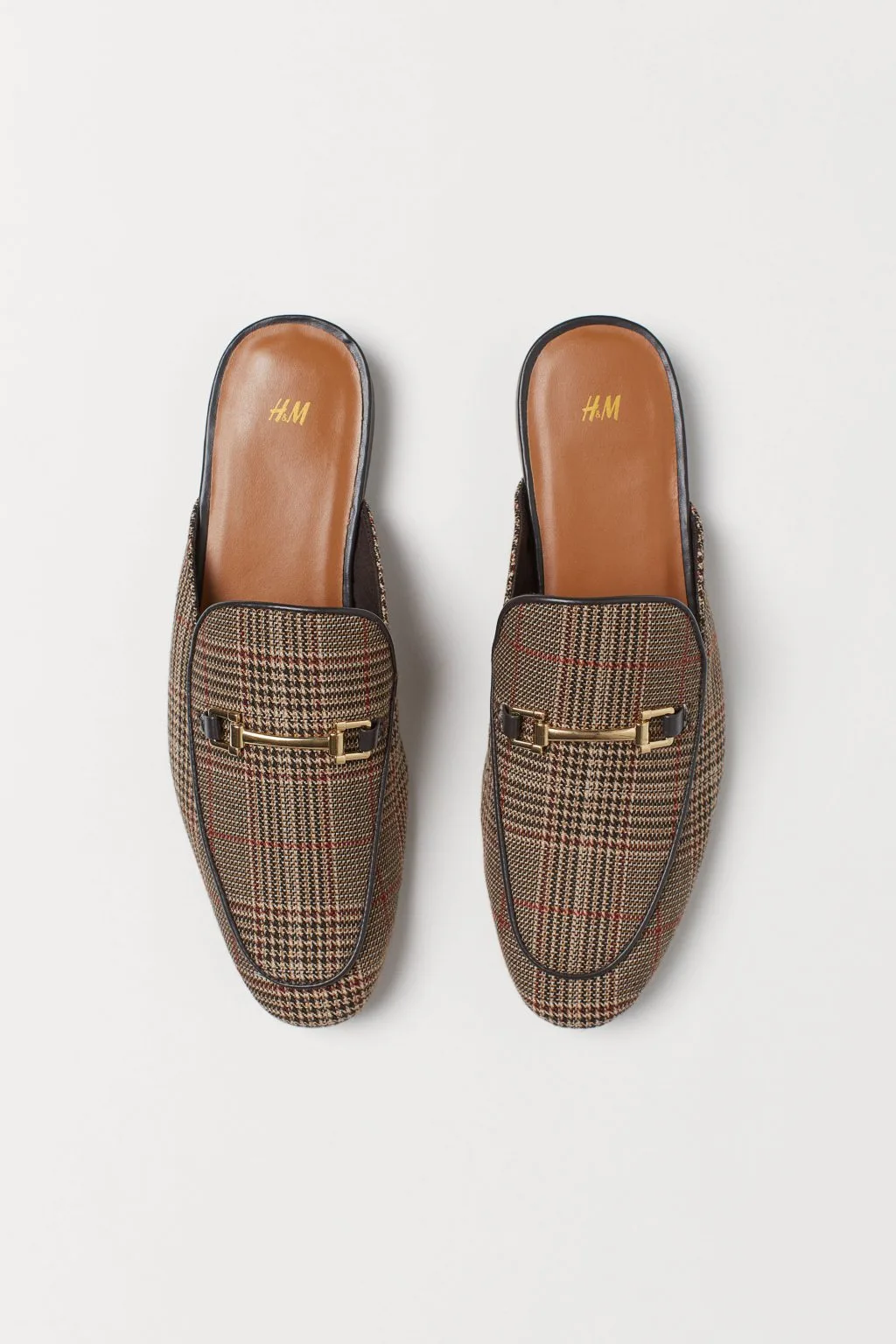 Slip on loafer của H&M với hoạ tiết kẻ ô nhỏ màu nâu