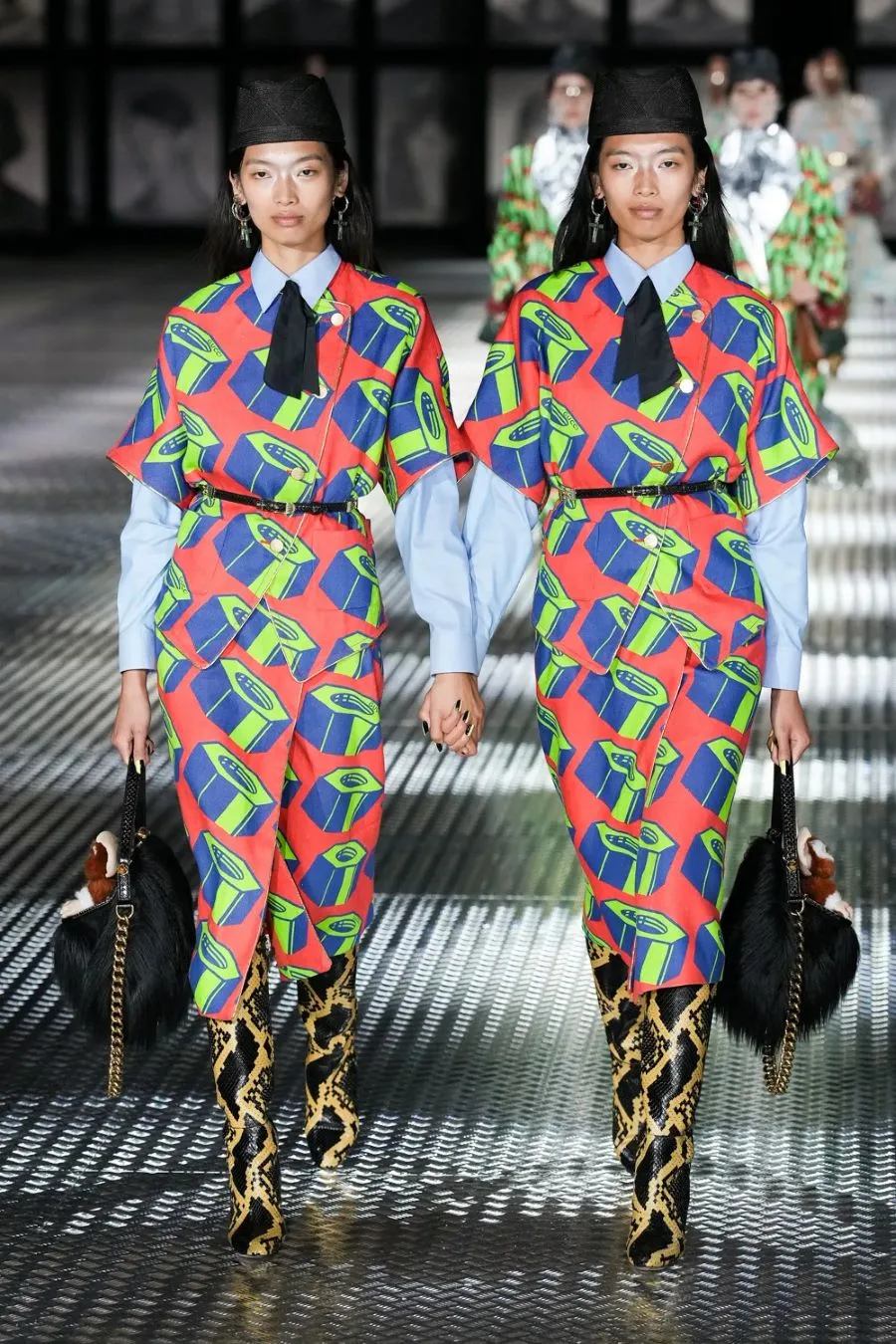 Gucci xuân hè 2023 look 17