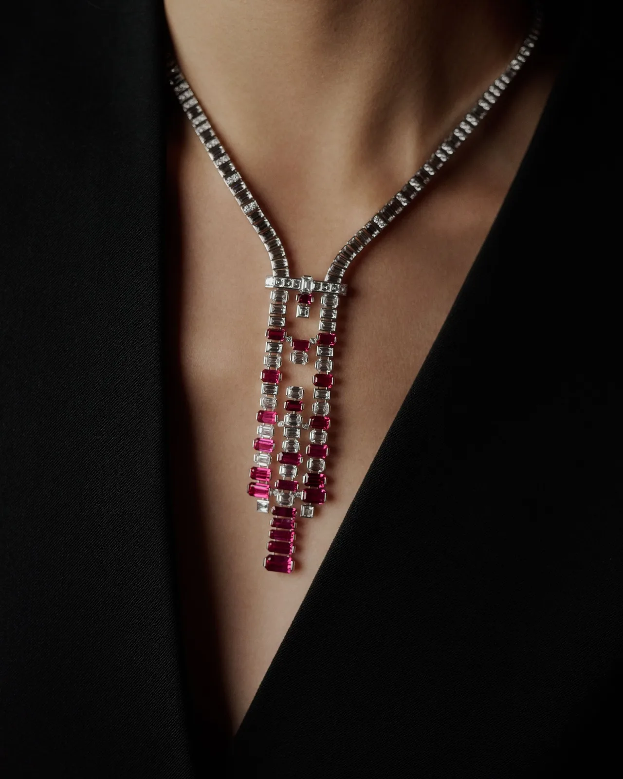 Cartier hé lộ chương thứ ba