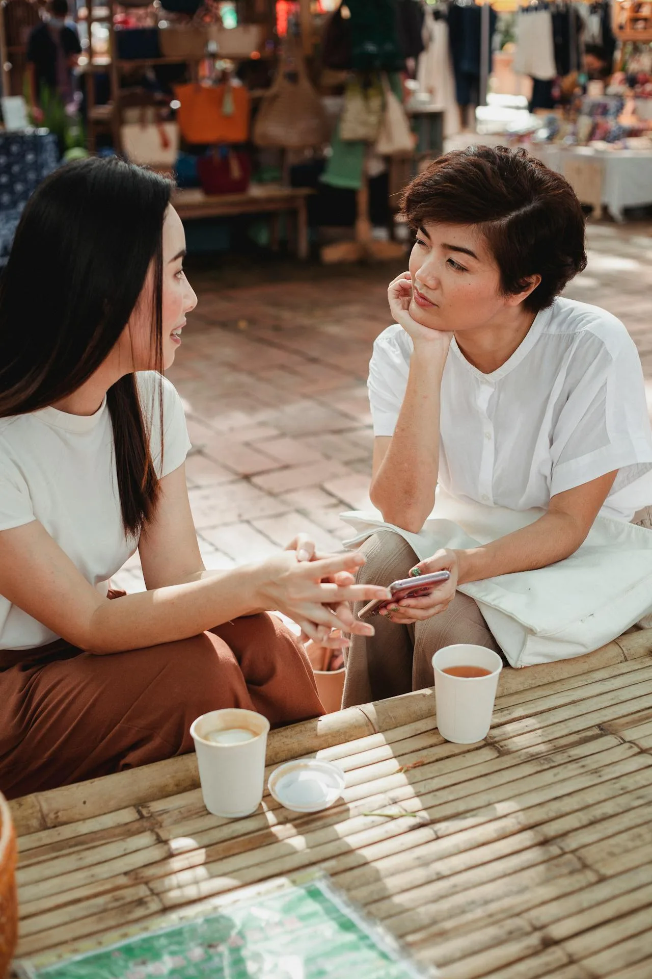 giao tiếp bằng mắt