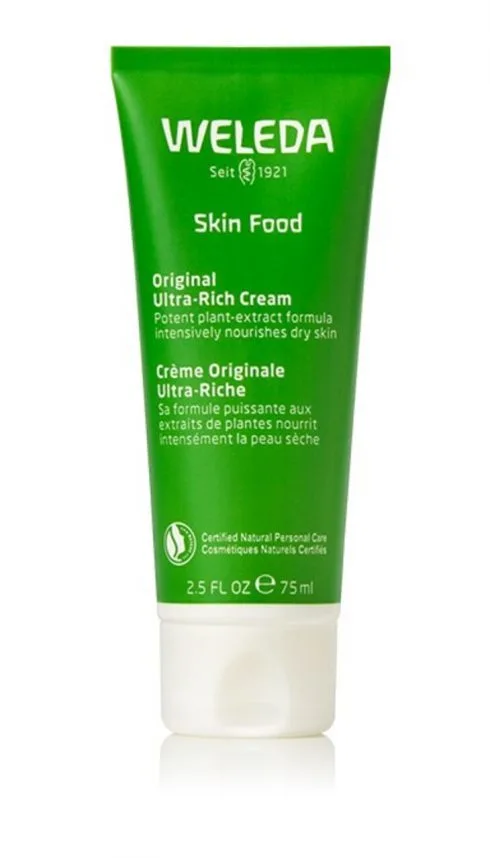 Kem dưỡng đa năng Skin Food Original Ultra-Rich Cream Taylor Hill có trong túi xách. Kem dưỡng đa năng Skin Food Original Ultra-Rich Cream Taylor Hill có trong túi xách.