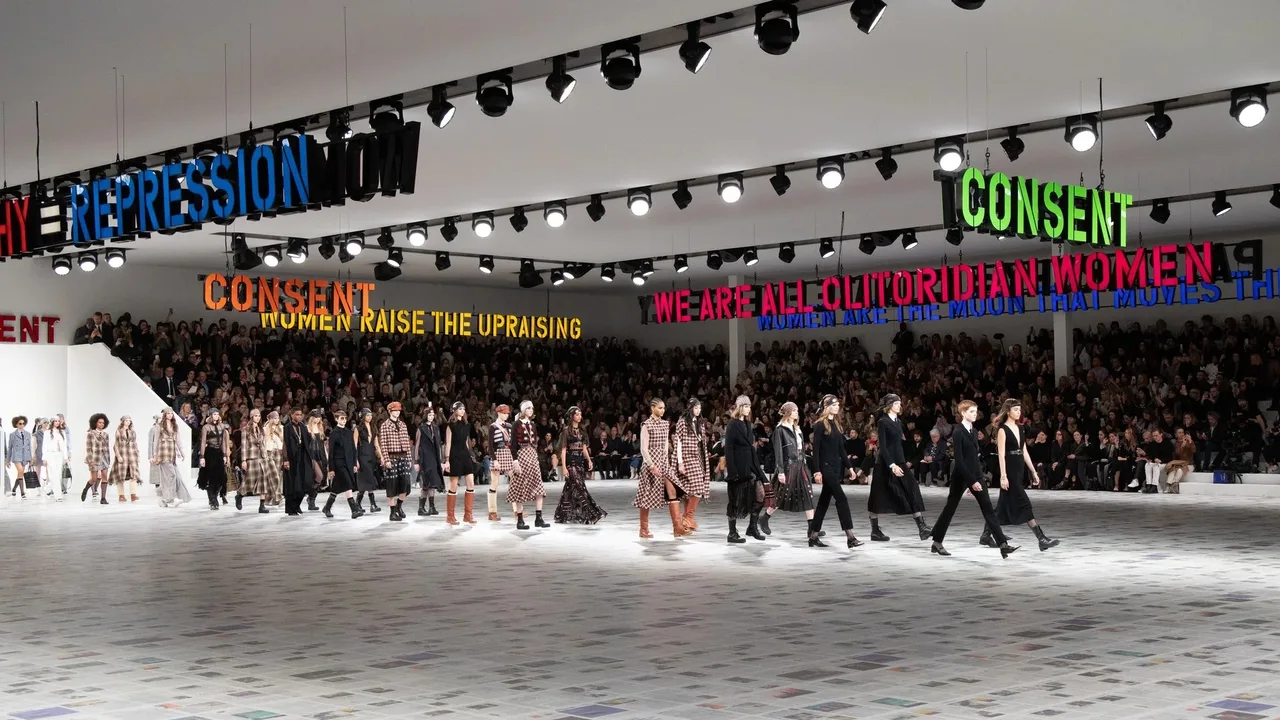 Không gian sàn diễn Thu - Đông 2020 của Christian Dior