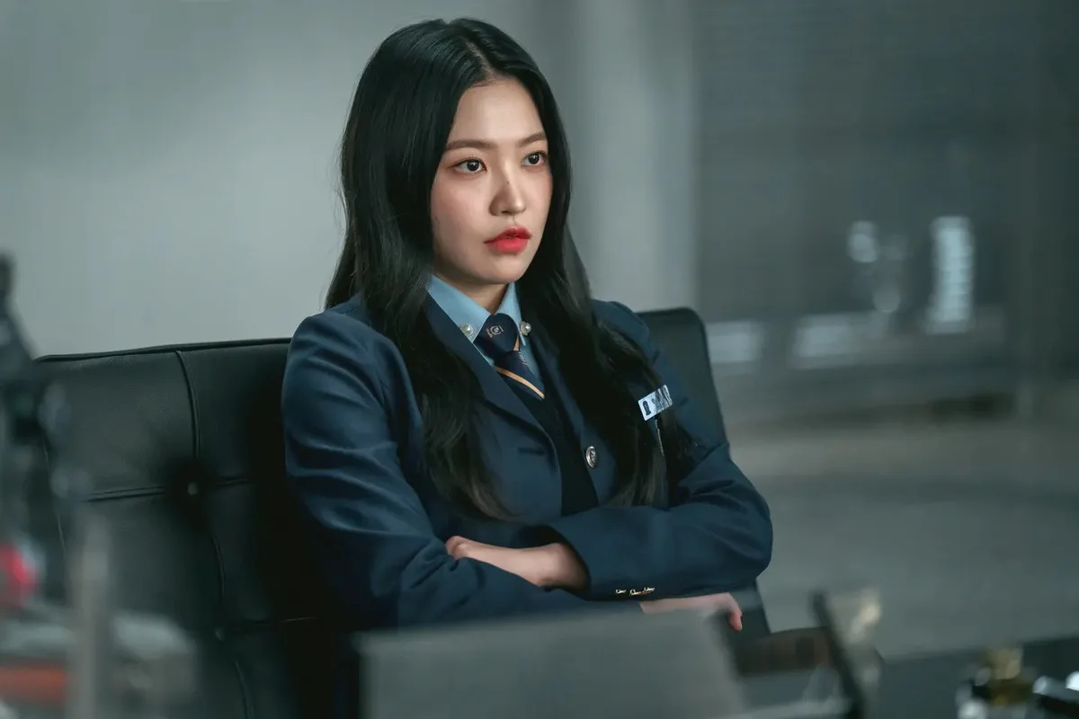Baek Jen Na, "queen bee" của trường Cheongdam bị đe dọa vị thế vào Bitch x Rich 2.