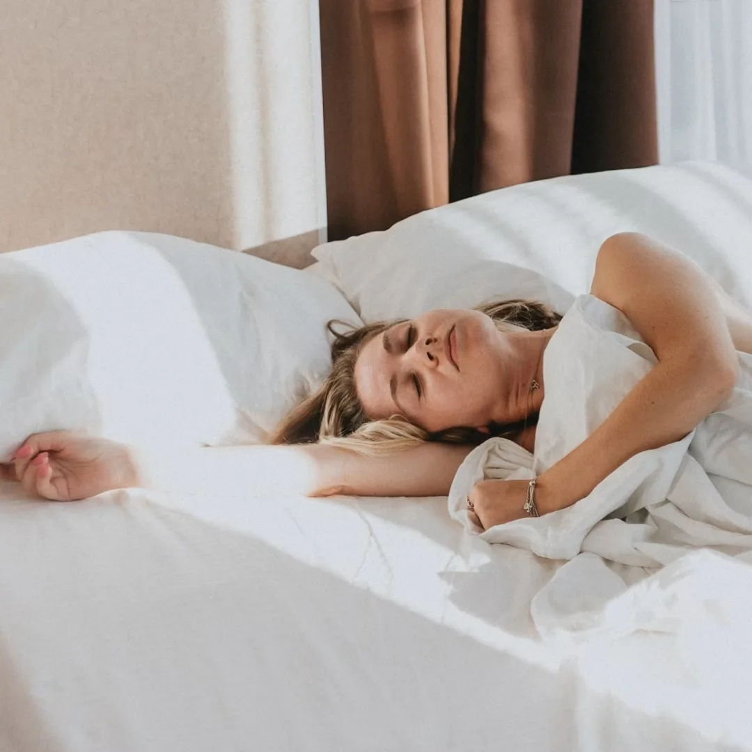 Ngủ há miệng là nguyên nhân khiến cổ họng khô vào buổi sáng