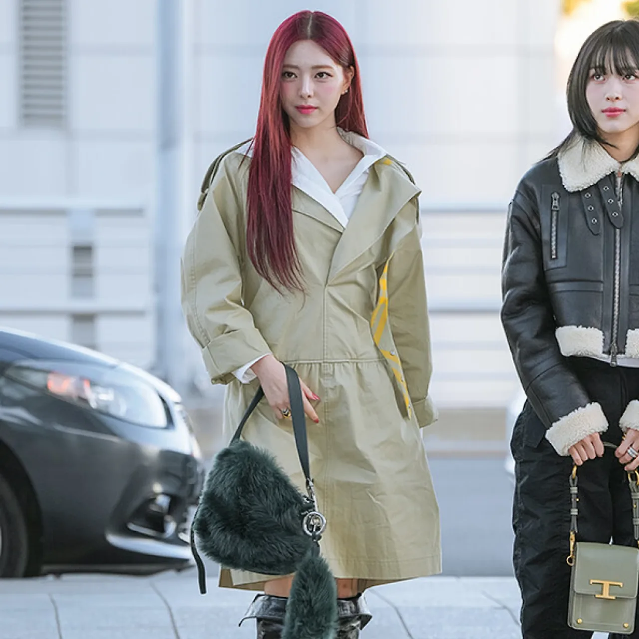 Yuna (ITZY) diện trench coat