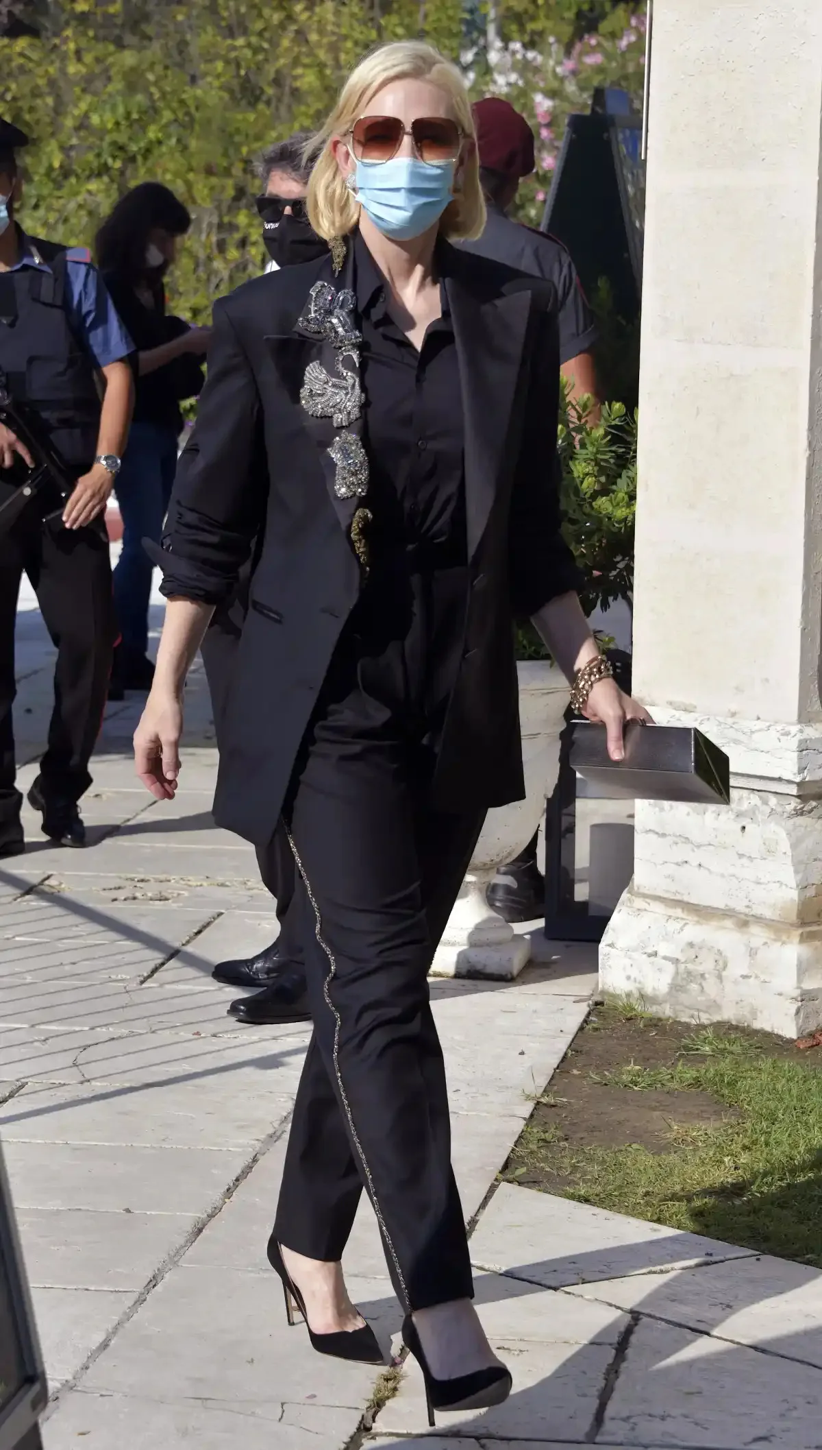 cate blanchett tại vencie film festival 2020 mặc menswear