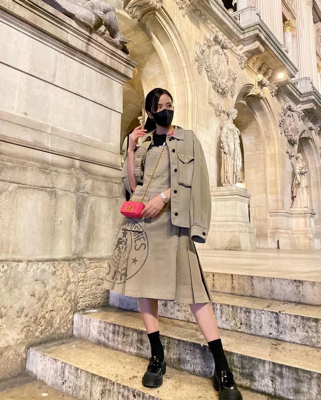 Jisoo túi đeo chéo mini dáng hộp dài