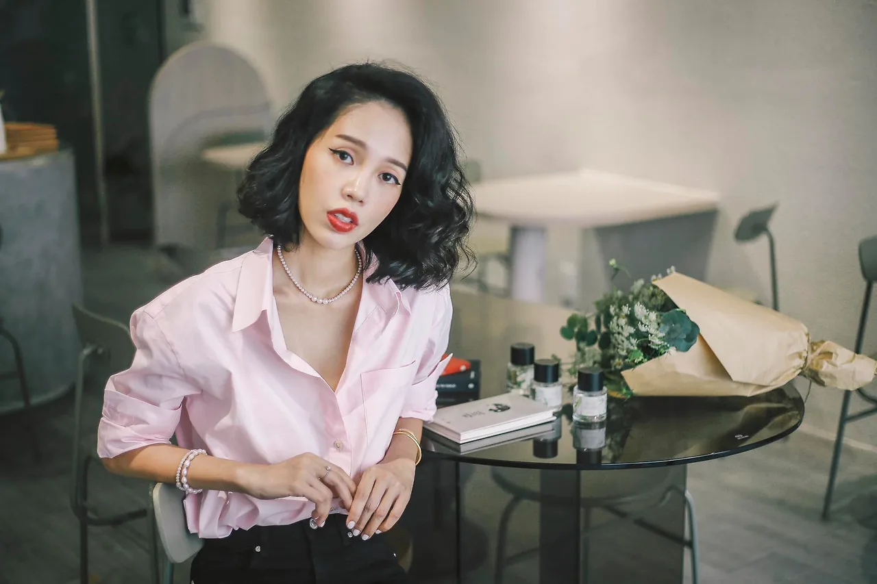 nicky khánh ngọc elle