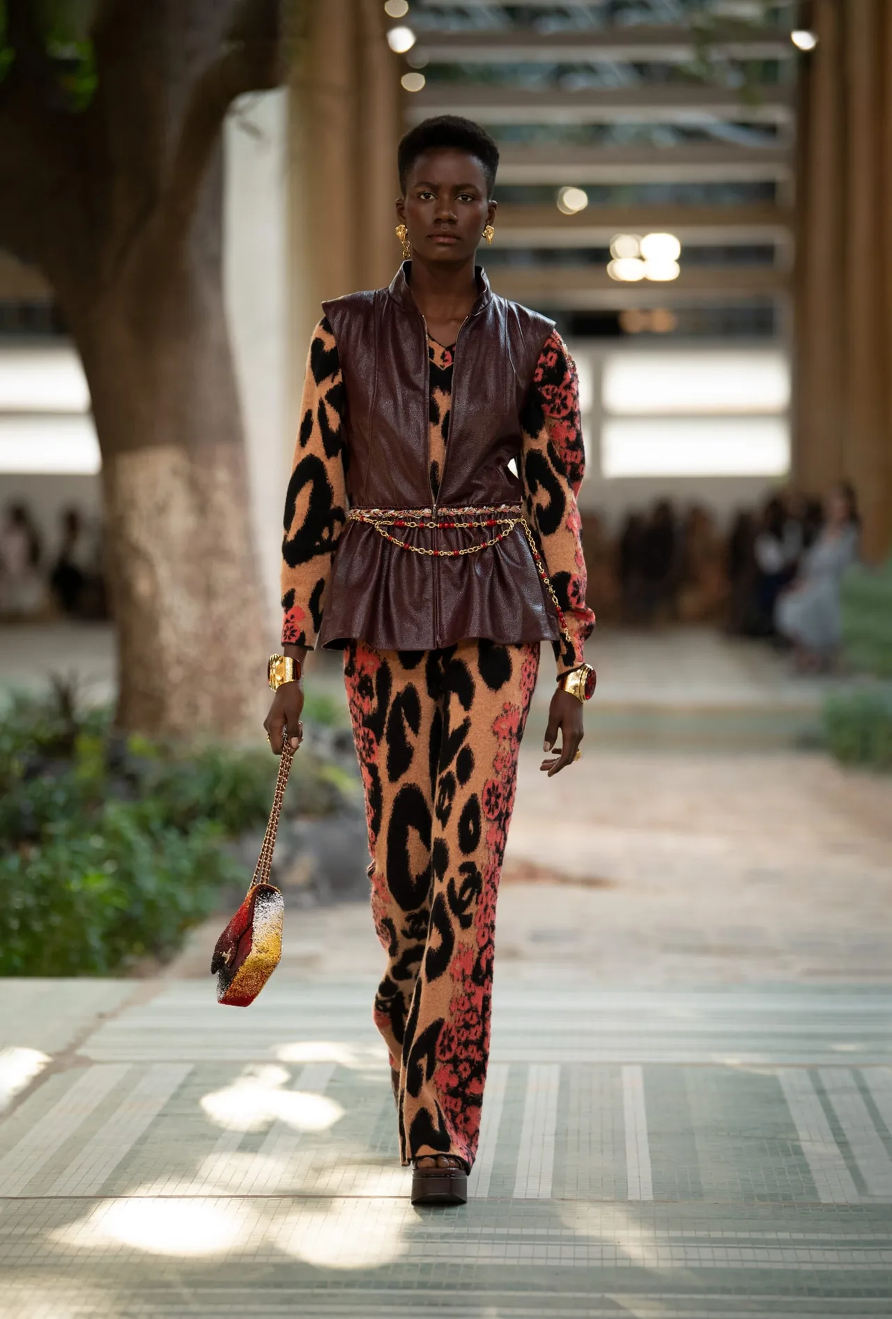 CHANEL Métiers d’art DAKAR 2022/23 look 20