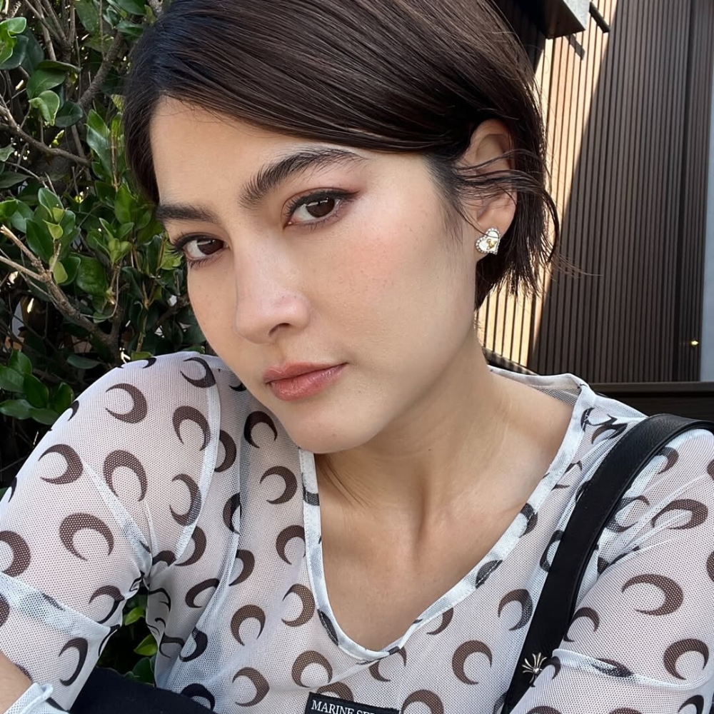 Margie Rasri Balenciaga đóng 30 Vẫn Còn Xuân