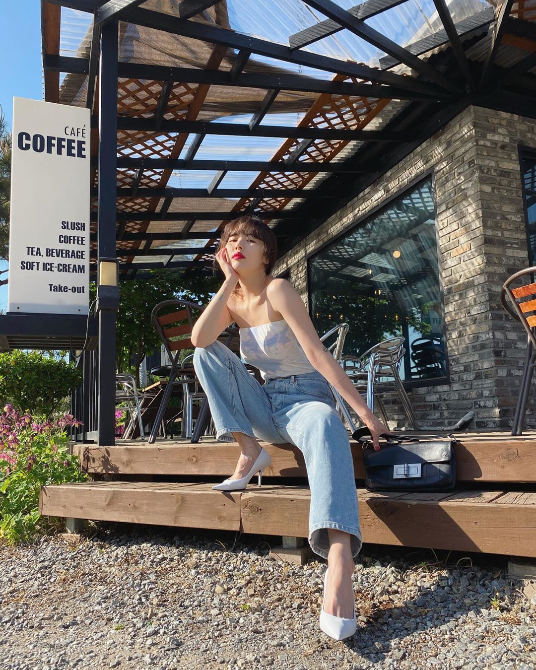 quần jeans ống rộng denim áo ống tie dye hyuna