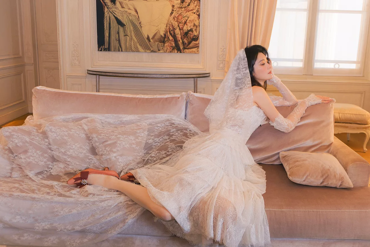Hề Mộng Dao diện thiết kế từ Montsand trong bộ hình pre-wedding