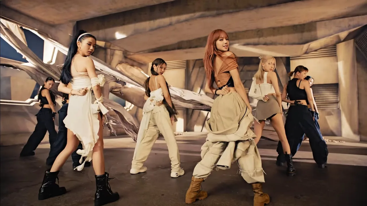 Thời Trang BlackPink trong MV Pink Venom