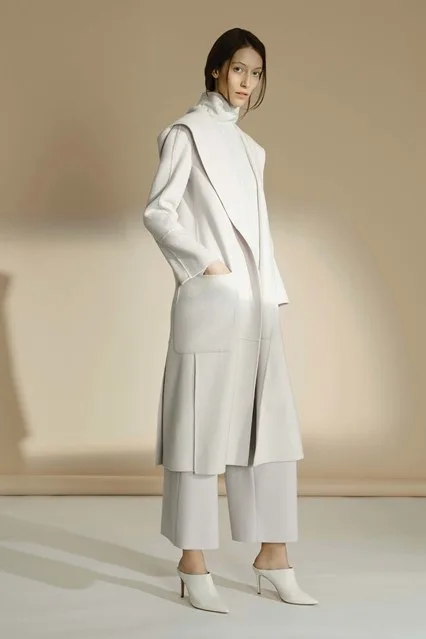 BST của TSE đem lại những mẫu thiết kế white-on-white sang trọng và tinh tế