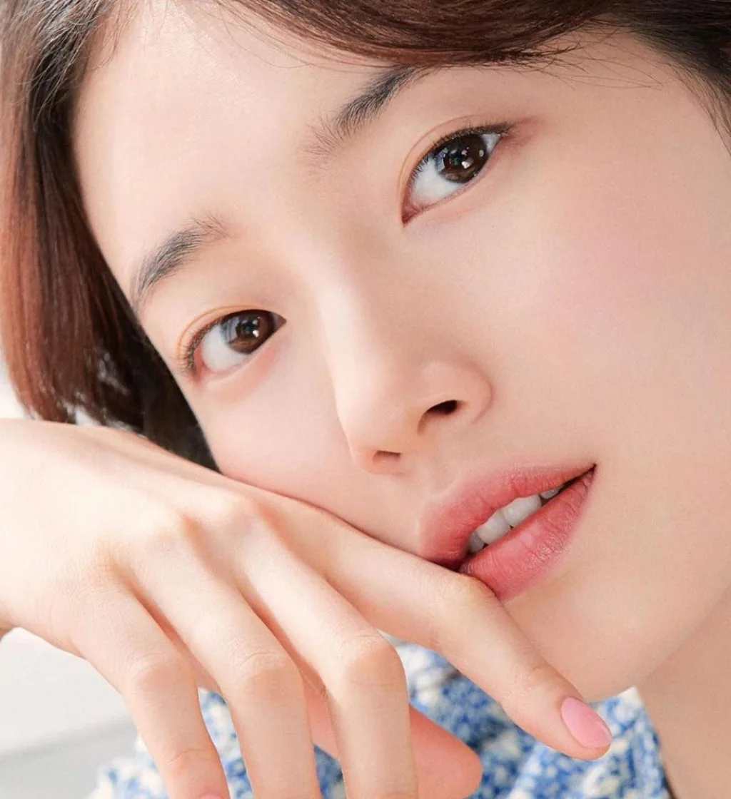 Suzy yêu thích dưỡng môi ban đêm. Suzy yêu thích dưỡng môi ban đêm.