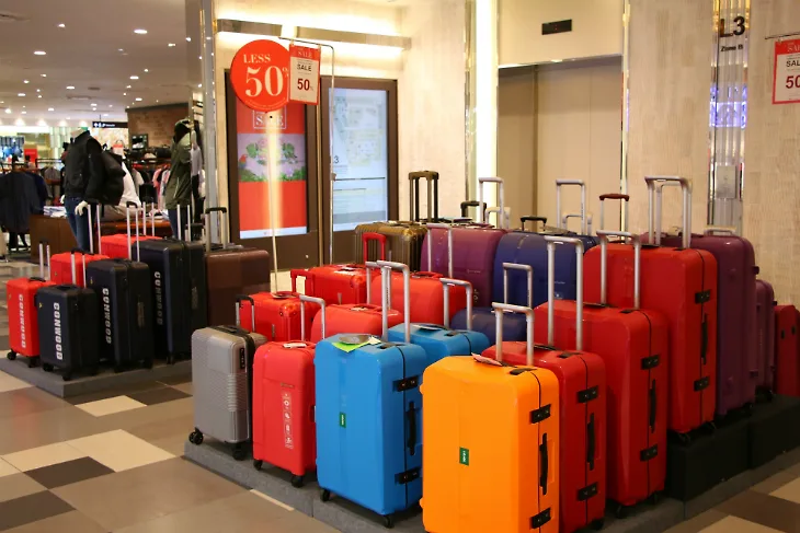 Tưng bừng sự kiện THE SALE mùa thứ 2 tại Takashimaya Các thương hiệu phụ kiện, đồng hồ, vali và túi xách tham gia giảm đến 50%