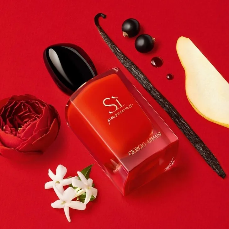 Nước hoa Giorgio Armani Sì Passione. Nước hoa Giorgio Armani Sì Passione.