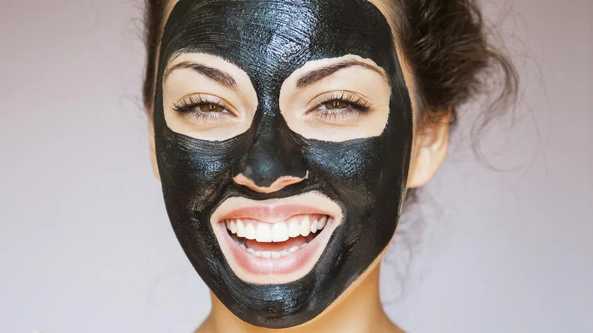 cô gái đắp mặt nạ detox cô gái đắp mặt nạ detox