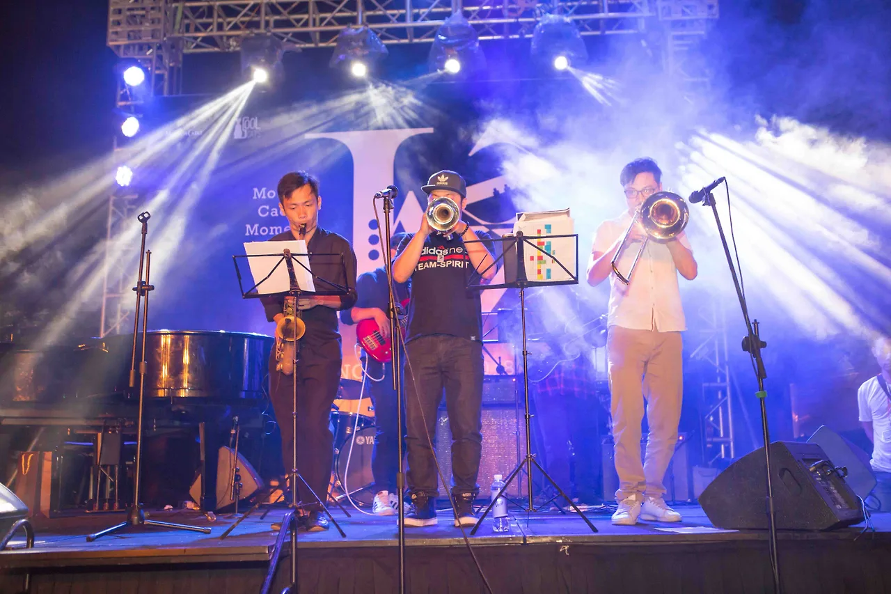 ban nhạc trong ngày hội