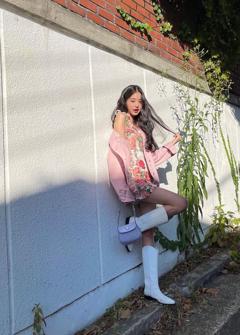 jang wonyoung mặc màu hồng
