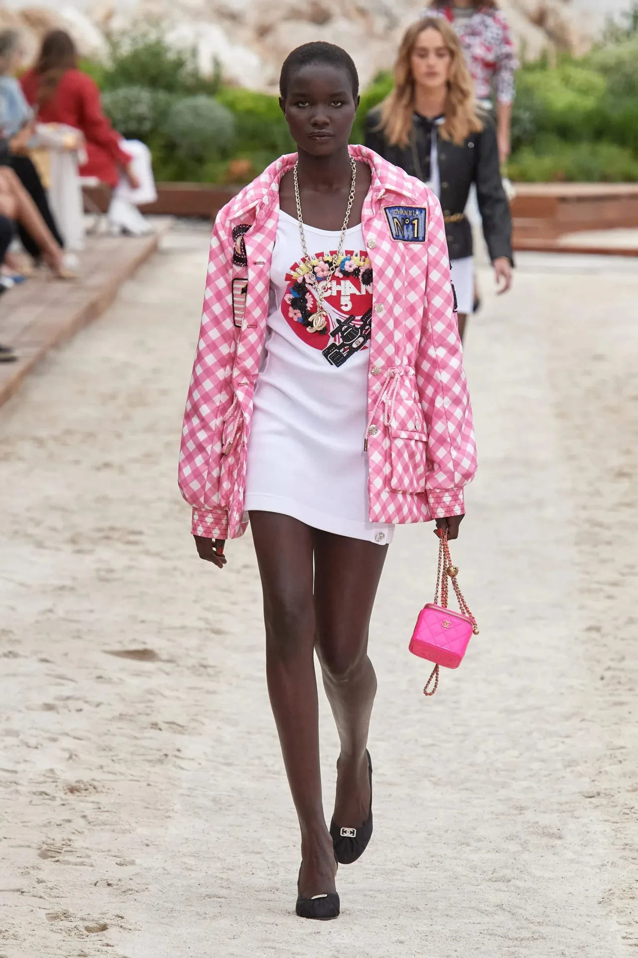 Chanel Cruise 2023 look 17