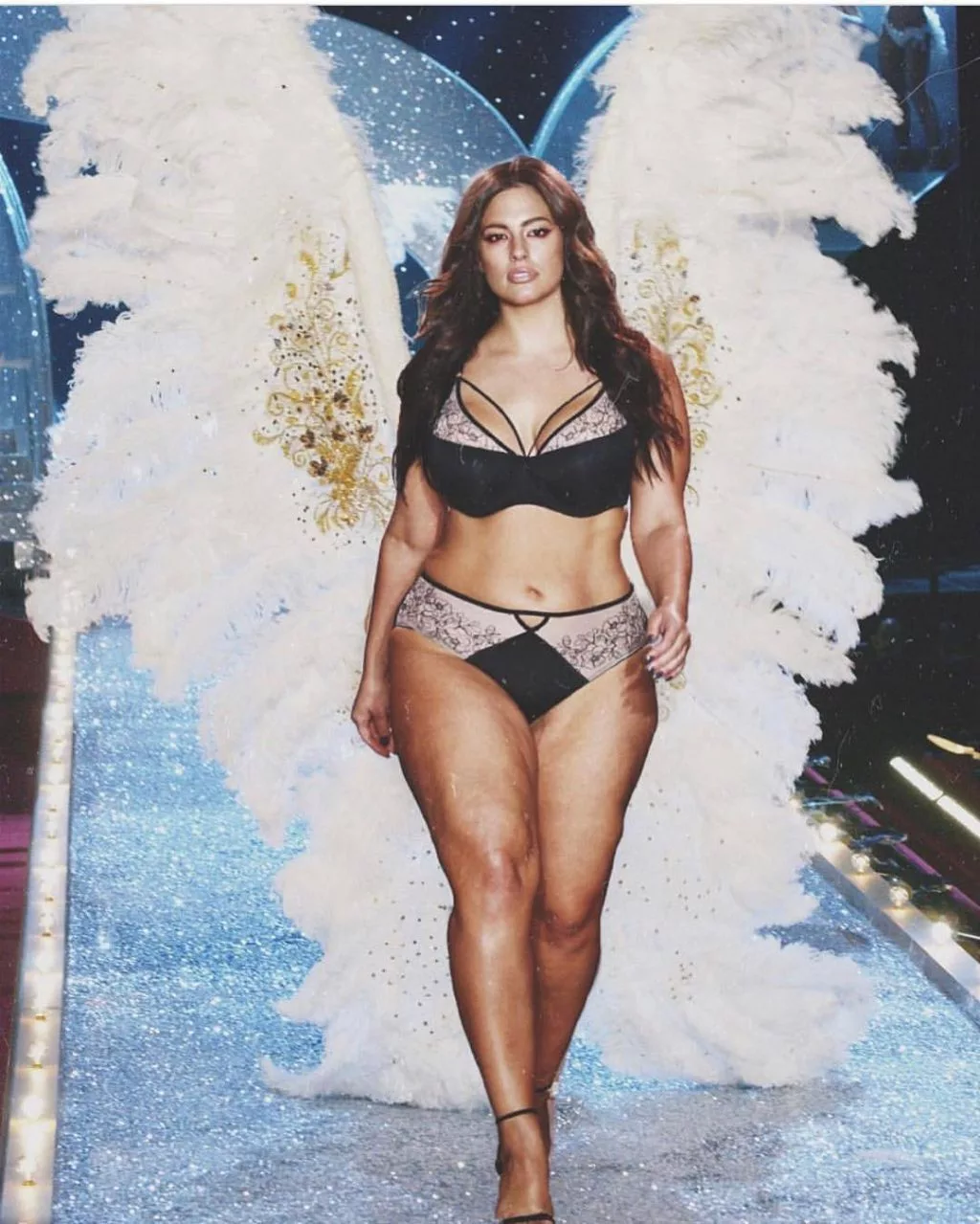 Đến bao giờ nhãn hàng nội y Victoria’s Secret mới tôn vinh đường cong người phụ nữ? Đến bao giờ nhãn hàng nội y Victoria’s Secret mới tôn vinh đường cong người phụ nữ?