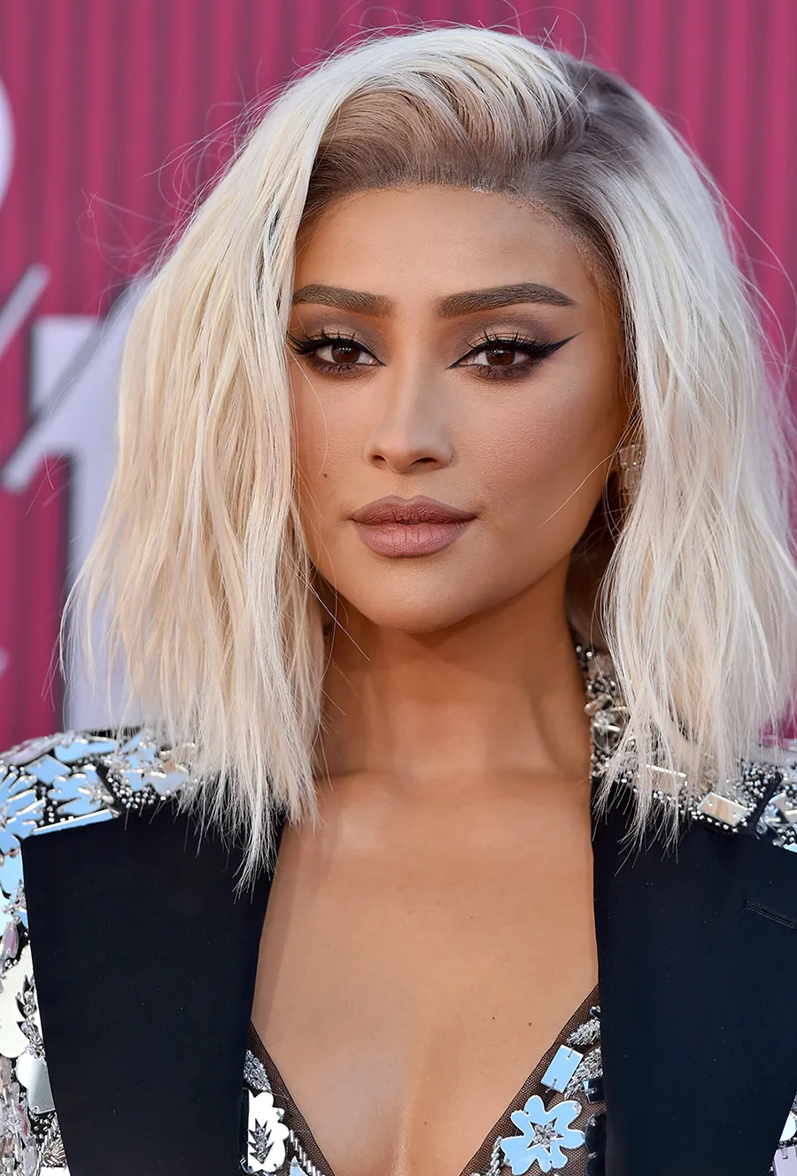 Shay Mitchell và tóc layer Shay Mitchell và tóc layer