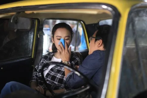Khoảnh khắc tình tứ với Angela Phương Trinh lần này là một cuộc kết đôi có mục đích, có câu chuyện