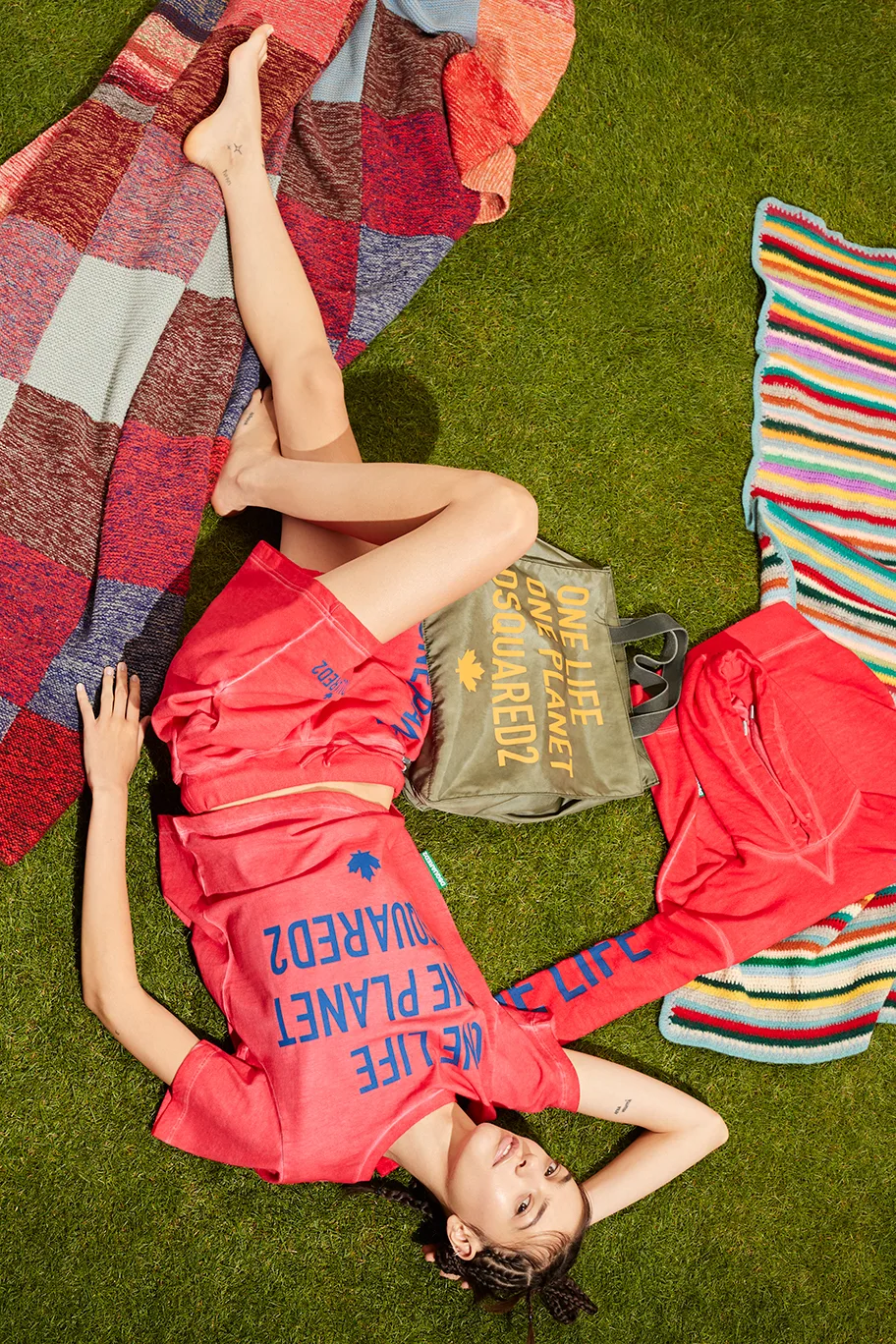 các thiết kế trong BST Dsquared2 Xuân Hè 2022