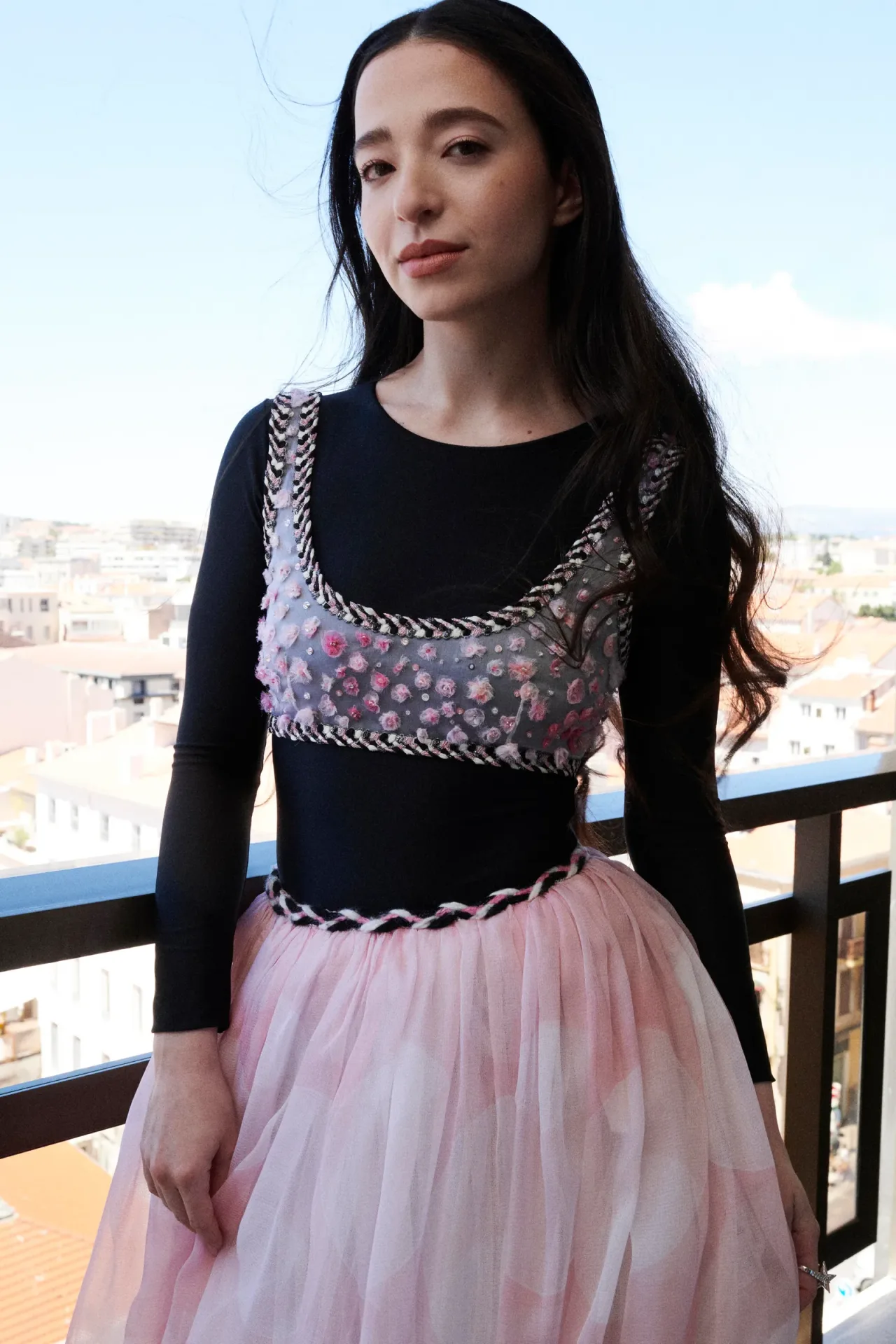mikey madison mặc đầm chanel tại cannes