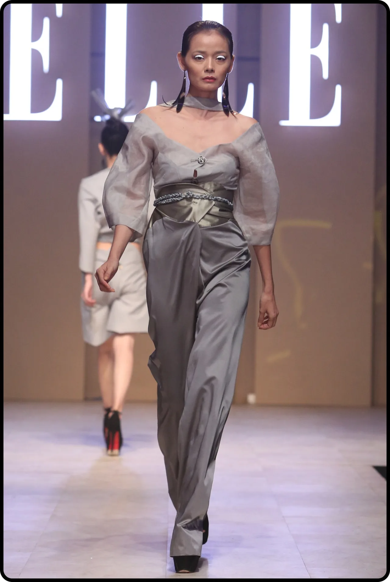 BST của NTK Nuchsuda tại ELLE Fashion Journey 2016