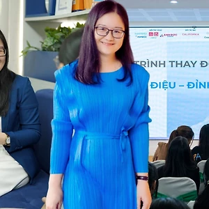 [ELLE Voice] Nga Tran: “Cần phát triển kỹ năng sử dụng AI hiệu quả”