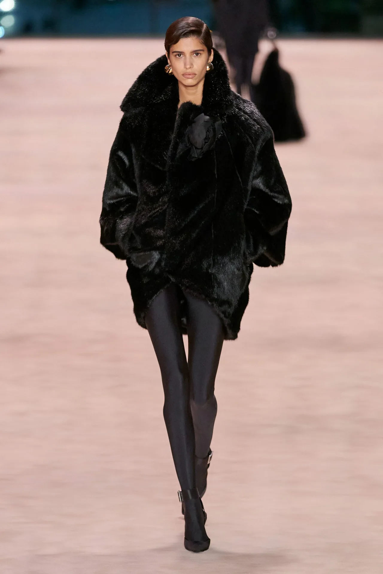 Saint Laurent ready-to-wear mùa Đông 2022 Look 35
