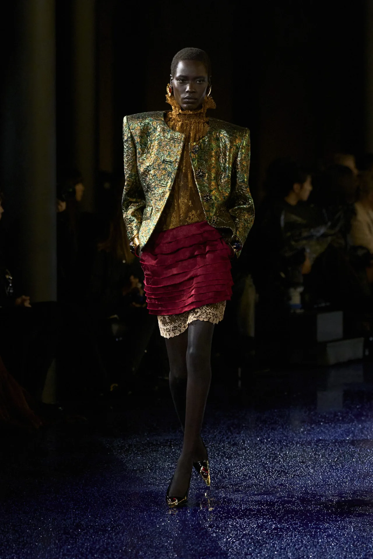 vest độn vai Saint Laurent