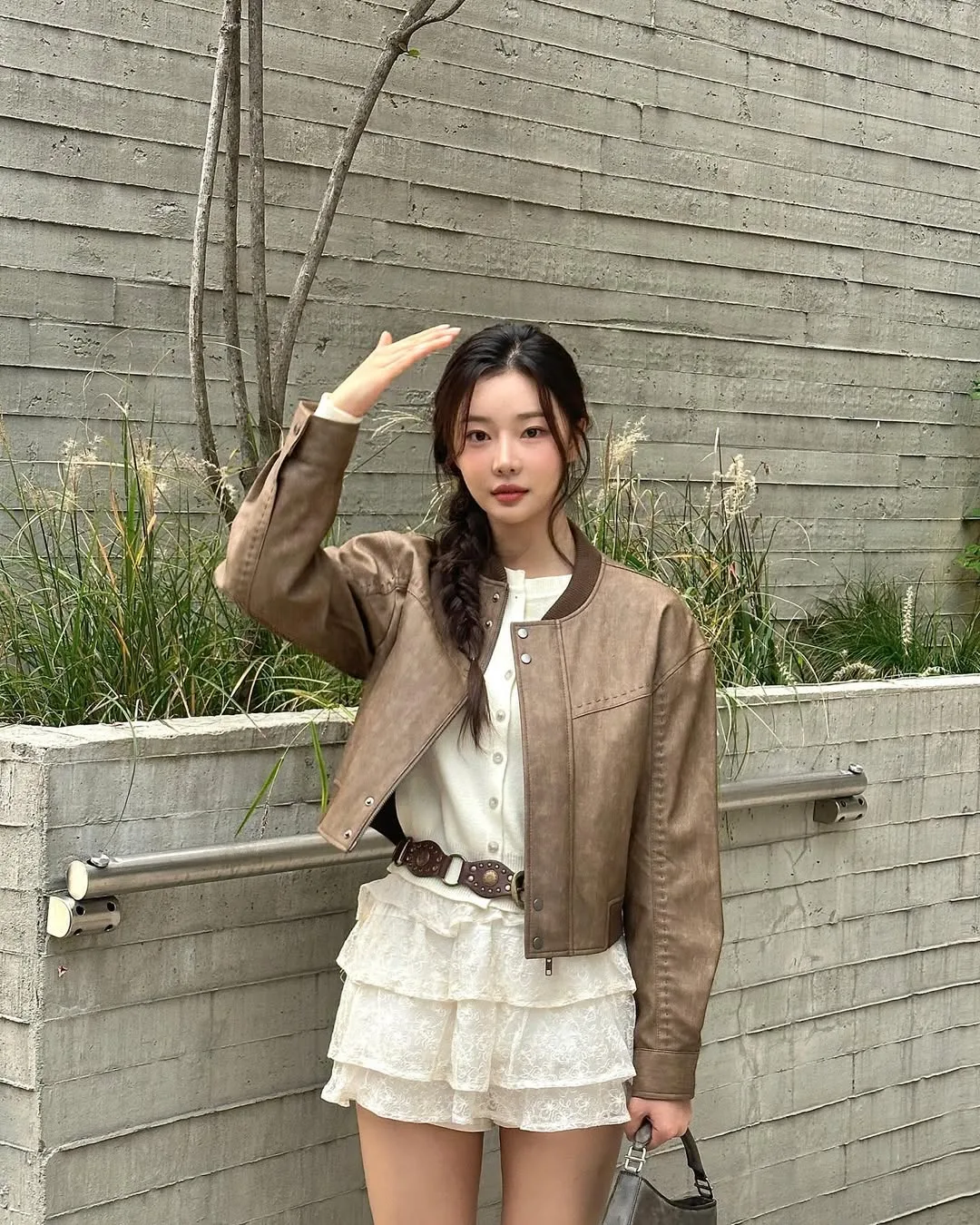 youseeany diện áo khoác da Địa Ngục Độc Thân