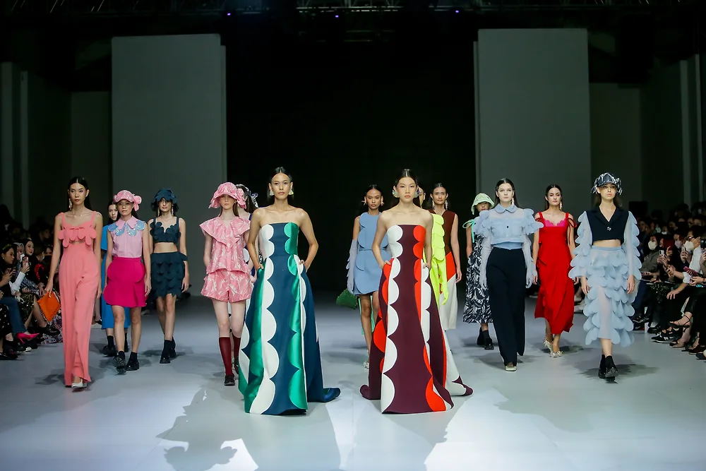 elle fashion show peggy hartanto