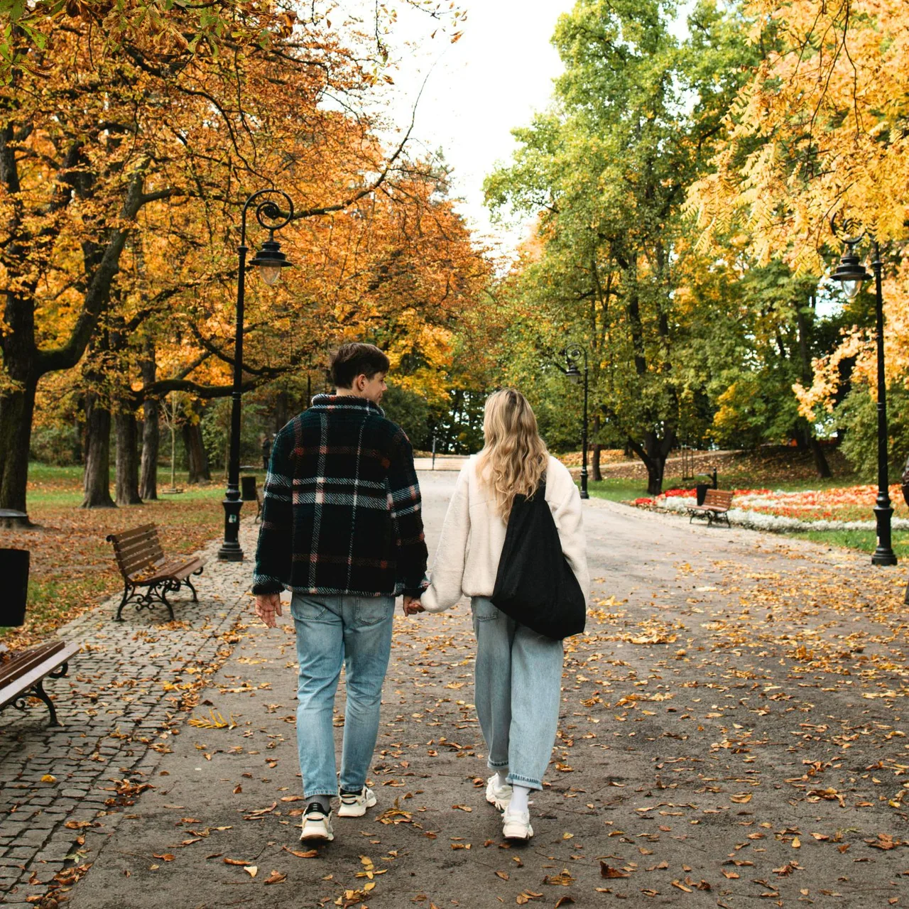 Tình yêu được cảm nhận qua những điều nhỏ bé.