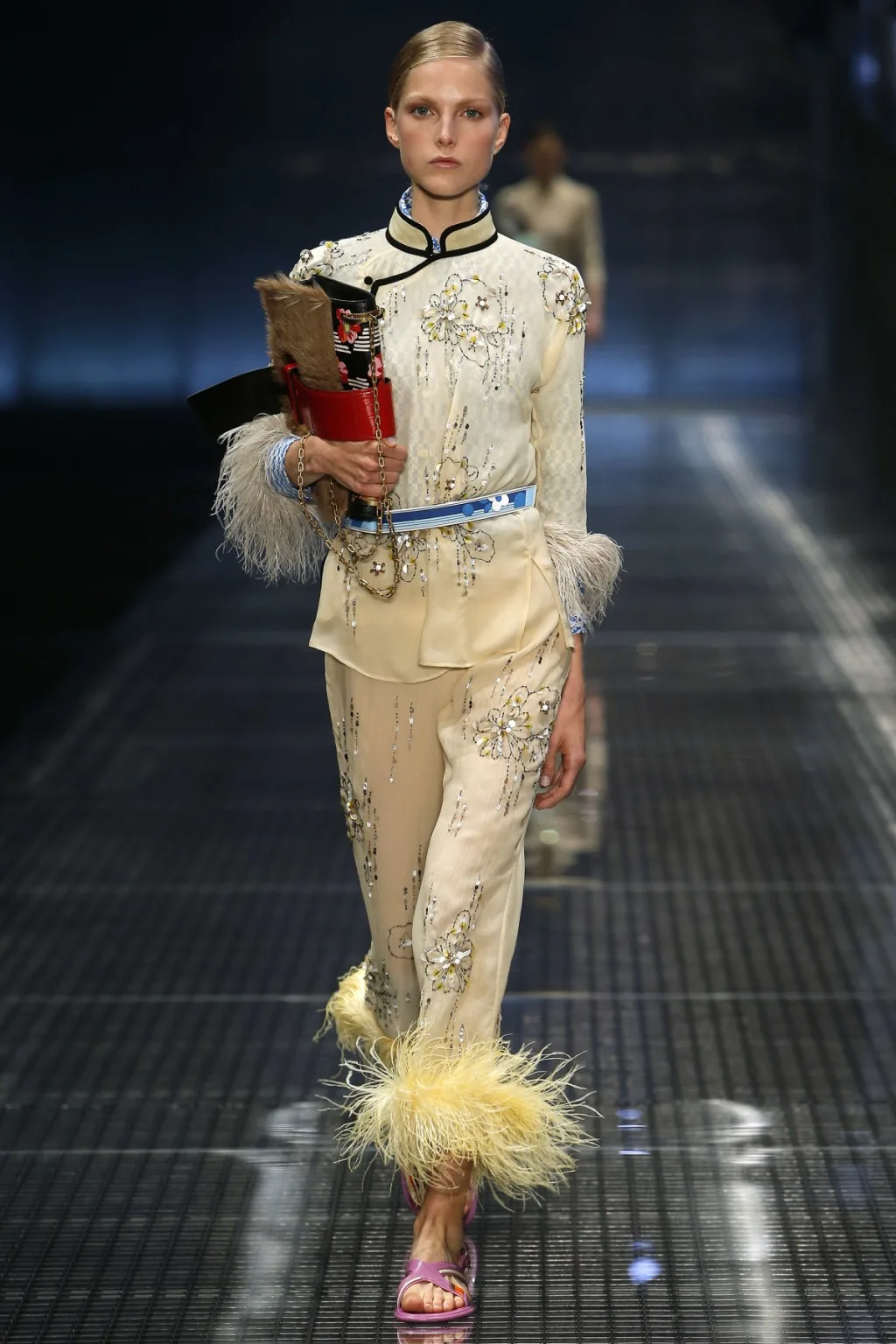 Miuccia Prada mang cảm hứng thời trang Á Đông tới BST Xuân-Hè của Prada.