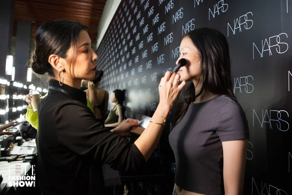 ELLE Fashion Show chú trọng lớp nền của người mẫu. ELLE Fashion Show chú trọng lớp nền của người mẫu.