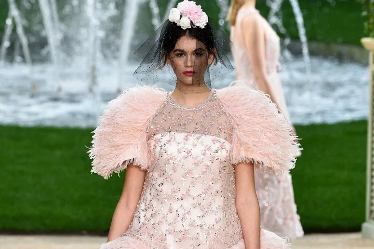 Elle Việt Nam Kaia Gerber người mẫu 17 tuổi phong trào #Metoo người mẫu Kaia Gerber