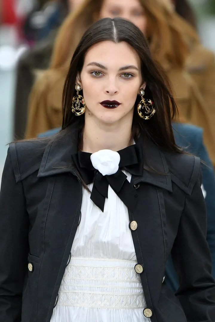 phong cách trang điểm chanel cruise 2020 01 phong cách trang điểm chanel cruise 2020 01